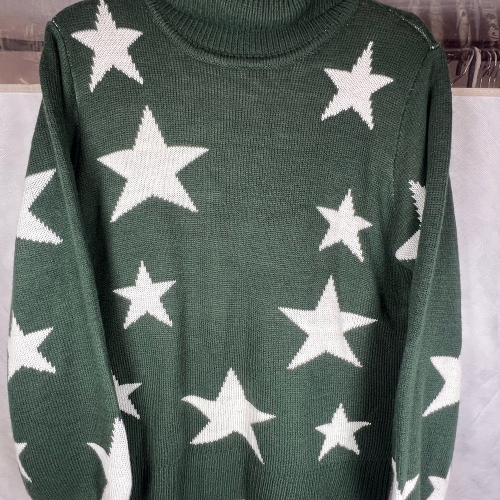 NWOT ZENANA Hunter Green Star Turtleneck Sweater Pullover Medium - Picture 2 of 3